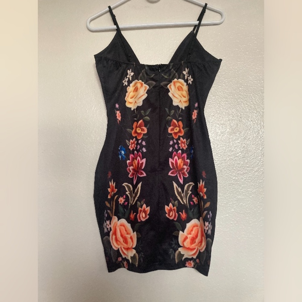 Dress - Picture 3 of 3